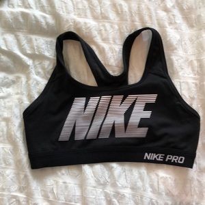 Nikepro sports bra